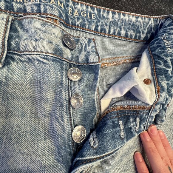 American Eagle Tomgirl Ripped Light Wash Jeans, 4 Short - Picture 4 of 5
